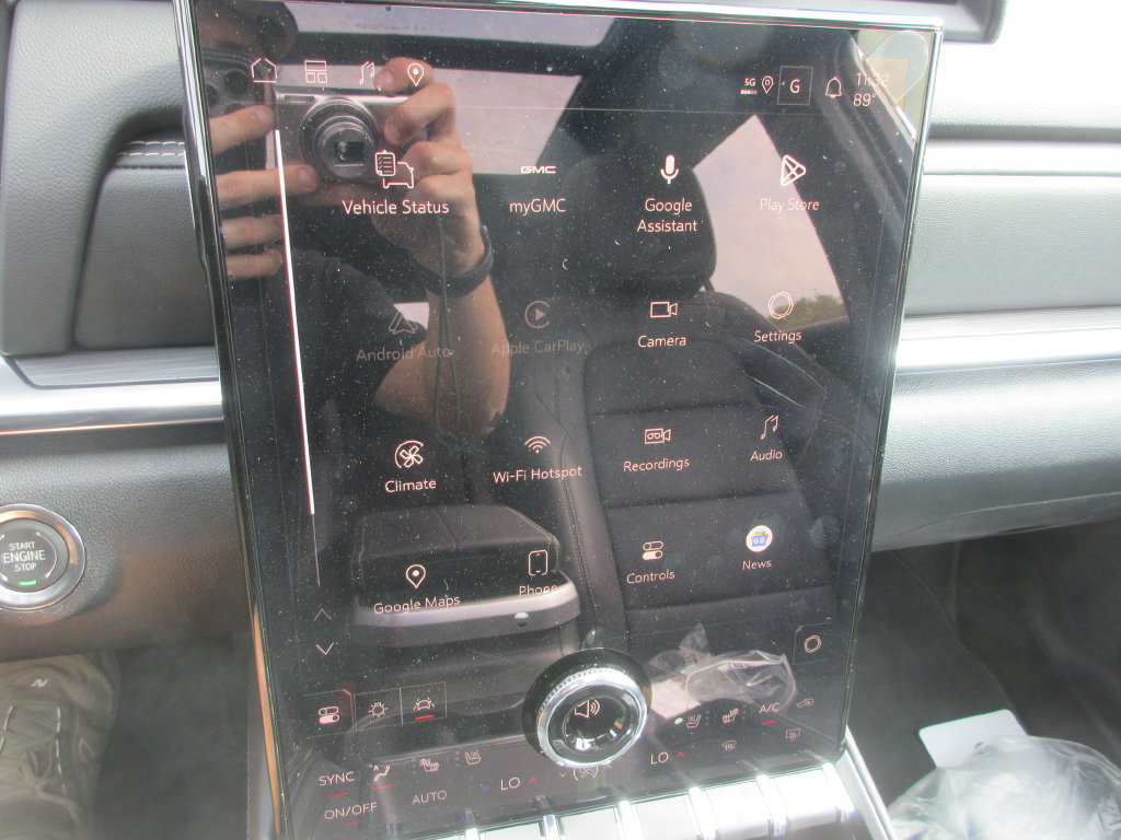 New 2027 GMC Terrain Elevation w/ Elevation Premium Package AWD/4WD image 17