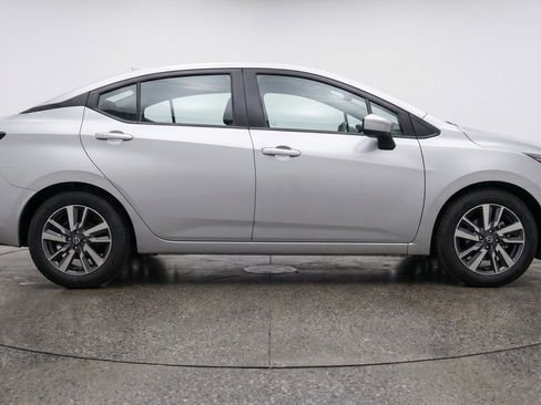 Used 2025 Nissan Versa SV image 11
