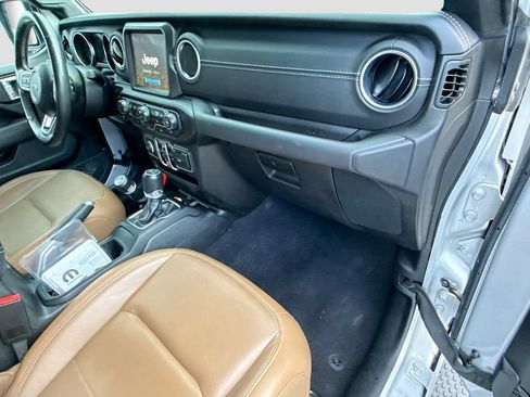 Used 2023 Jeep Wrangler Unlimited Sahara w/ Cold Weather Group AWD/4WD image 33