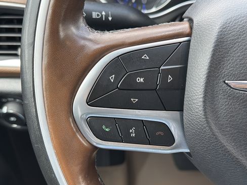 Used 2019 Chrysler Pacifica Limited FWD image 24