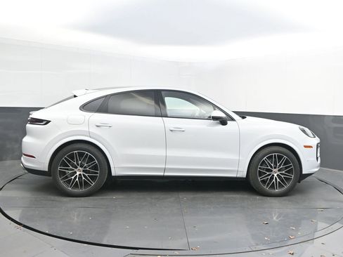 New 2025 Porsche Cayenne Coupe image 8