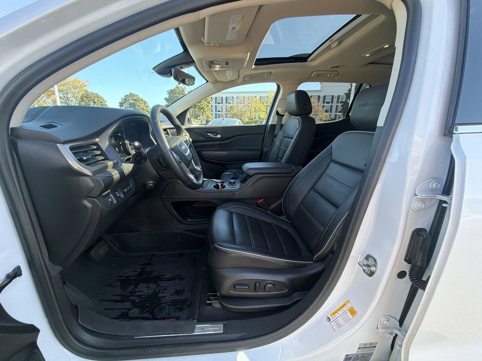 Used 2023 GMC Acadia Denali w/ Denali Ultimate Package AWD/4WD image 13