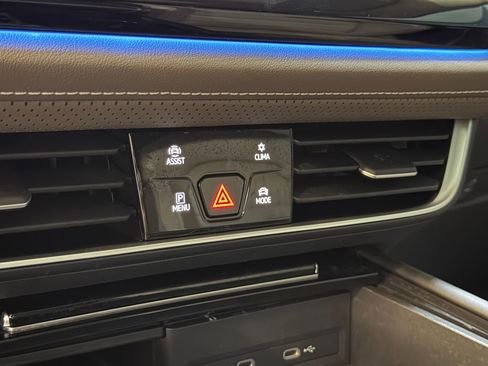 Used 2024 Volkswagen Atlas SEL AWD/4WD image 34