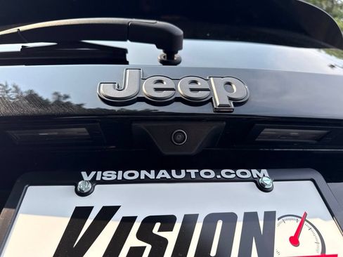 Used 2023 Jeep Renegade Latitude w/ Sun/Sound Group AWD/4WD image 14