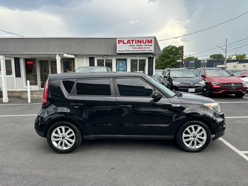 Used 2017 Kia Soul + FWD image 4