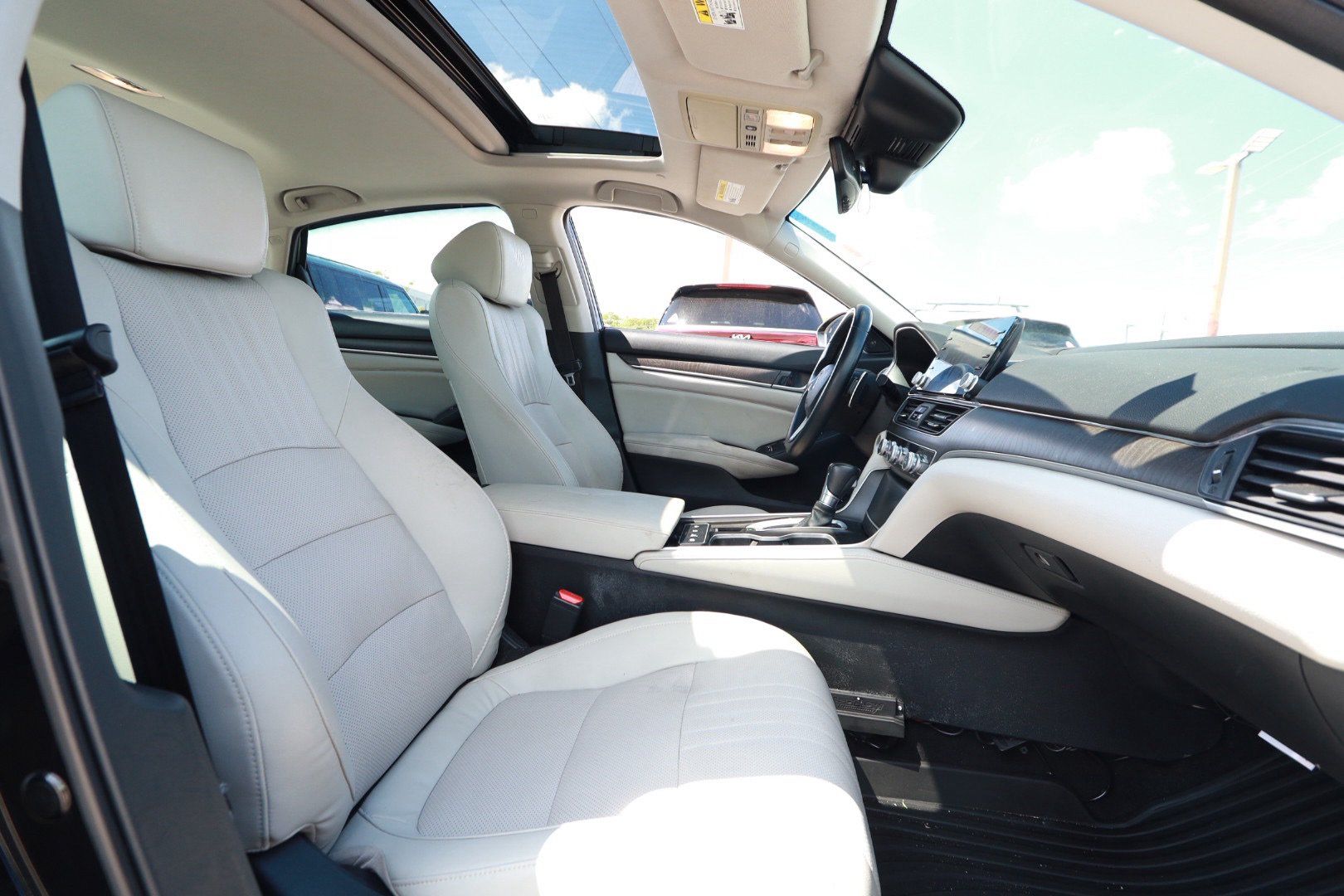 Used 2018 Honda Accord Touring image 27