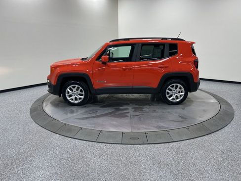 Used 2016 Jeep Renegade Latitude w/ Popular Equipment Group image 9