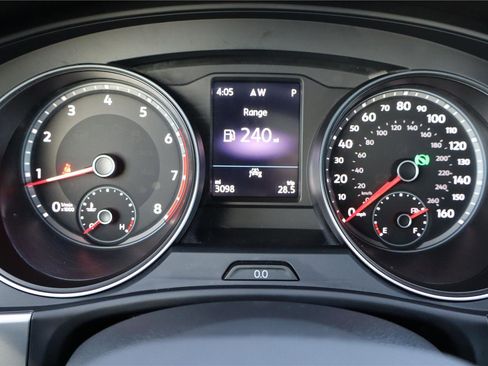 Used 2021 Volkswagen Atlas Cross Sport SE image 19