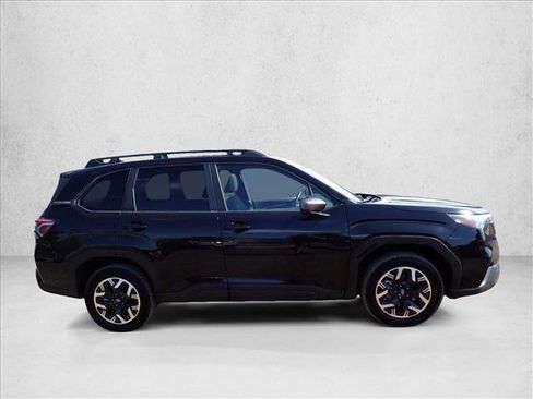 Used 2025 Subaru Forester Premium AWD/4WD image 5