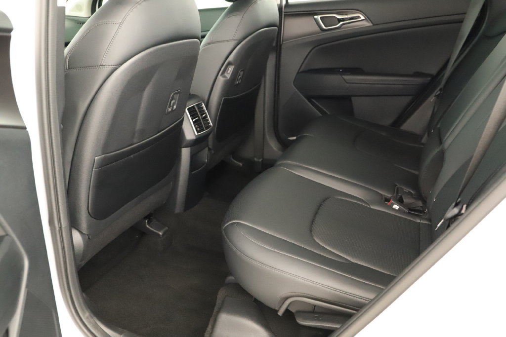 Used 2026 Kia Sportage EX FWD image 27
