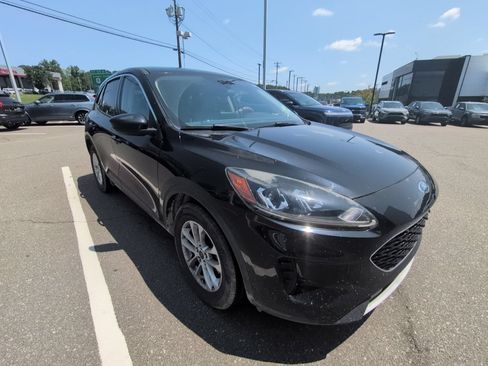 Used 2020 Ford Escape SE FWD image 2