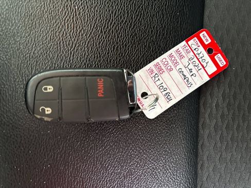 Used 2024 Jeep Compass Latitude AWD/4WD image 33