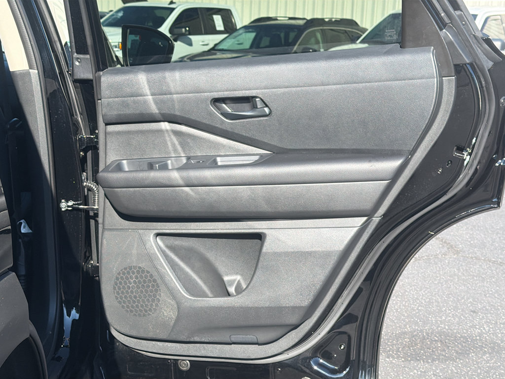 Used 2025 Nissan Pathfinder SV AWD/4WD image 31