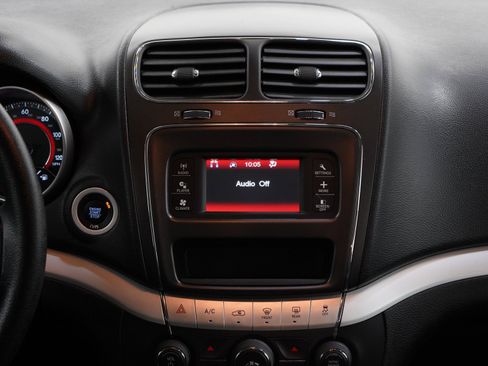 Used 2019 Dodge Journey SE w/ Blacktop Package FWD image 16