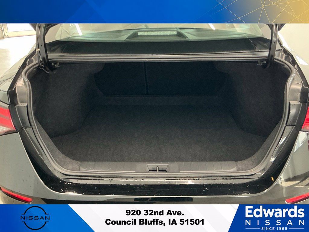 Used 2025 Nissan Sentra SR FWD image 8