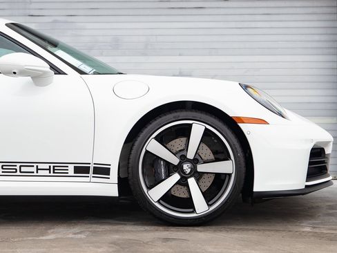 Used 2026 Porsche 911 Carrera image 9