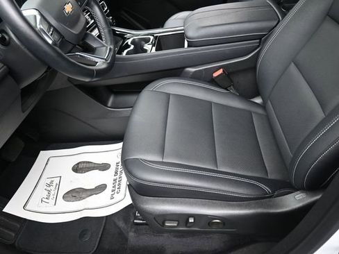 Used 2025 Chevrolet Traverse LT image 15