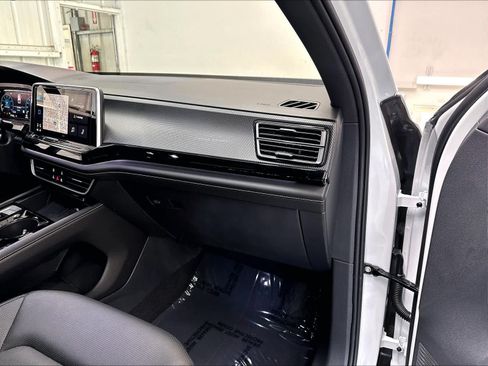Used 2026 Volkswagen Atlas Cross Sport SEL w/ Adventure Package AWD/4WD image 29