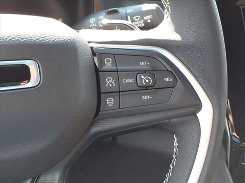 New 2025 Jeep Grand Cherokee Altitude image 20