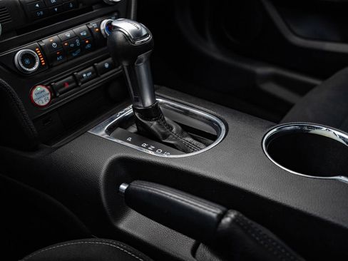 Used 2017 Ford Mustang Coupe RWD image 32