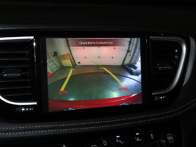 Used 2026 Chrysler Pacifica Limited FWD image 21