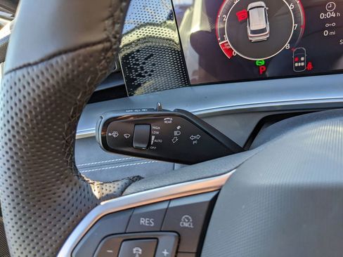 New 2026 Volkswagen Tiguan SE R-Line image 24