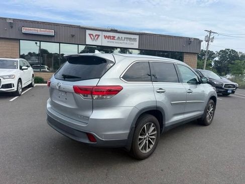 Used 2019 Toyota Highlander XLE AWD/4WD image 2