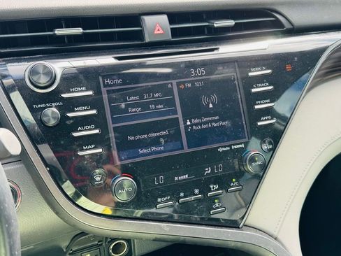 Used 2019 Toyota Camry XLE FWD image 18