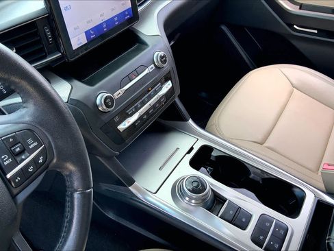 Used 2020 Ford Explorer XLT w/ Equipment Group 202A image 16