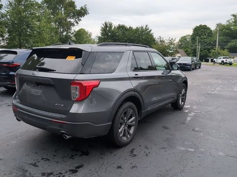 Used 2021 Ford Explorer XLT w/ Equipment Group 202A AWD/4WD image 5