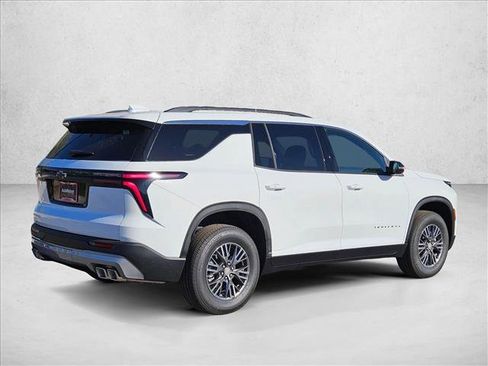 New 2026 Chevrolet Traverse LT image 2