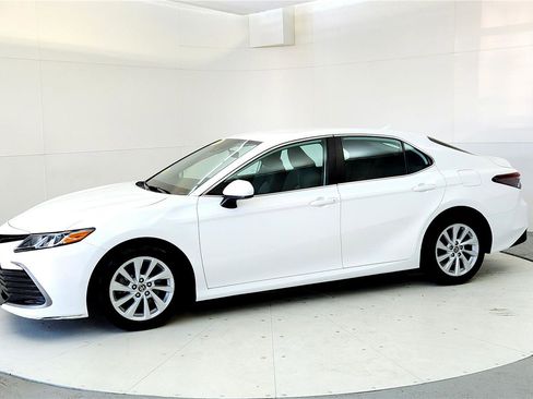 Used 2022 Toyota Camry LE w/ Carpet Mat Package (TMS) image 3