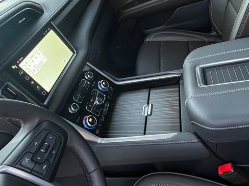 Used 2024 GMC Yukon XL Denali image 33