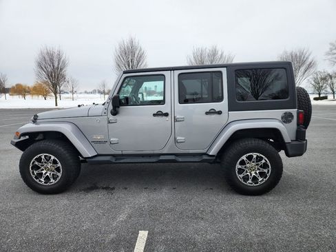 Used 2015 Jeep Wrangler Unlimited Sahara w/ Connectivity Group image 8