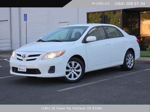 Used 2012 Toyota Corolla LE FWD image 2