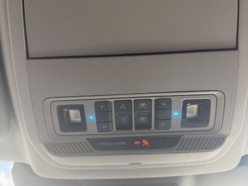 Used 2021 Ford Explorer XLT w/ Equipment Group 202A AWD/4WD image 17