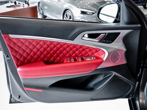 Used 2022 Genesis G70 3.3T Launch Edition image 15