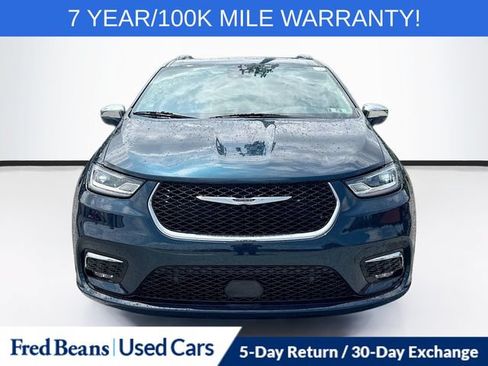 Used 2022 Chrysler Pacifica Limited w/ Uconnect Theater Family Group AWD/4WD image 2