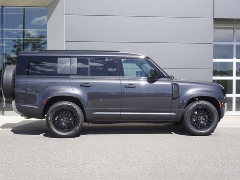 New 2025 Land Rover Defender 130 S image 7