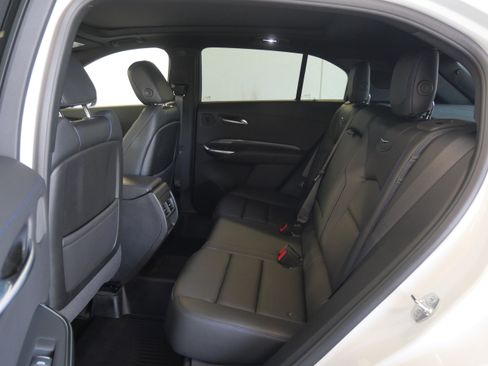 Used 2024 Cadillac XT4 Sport w/ Technology Package image 10