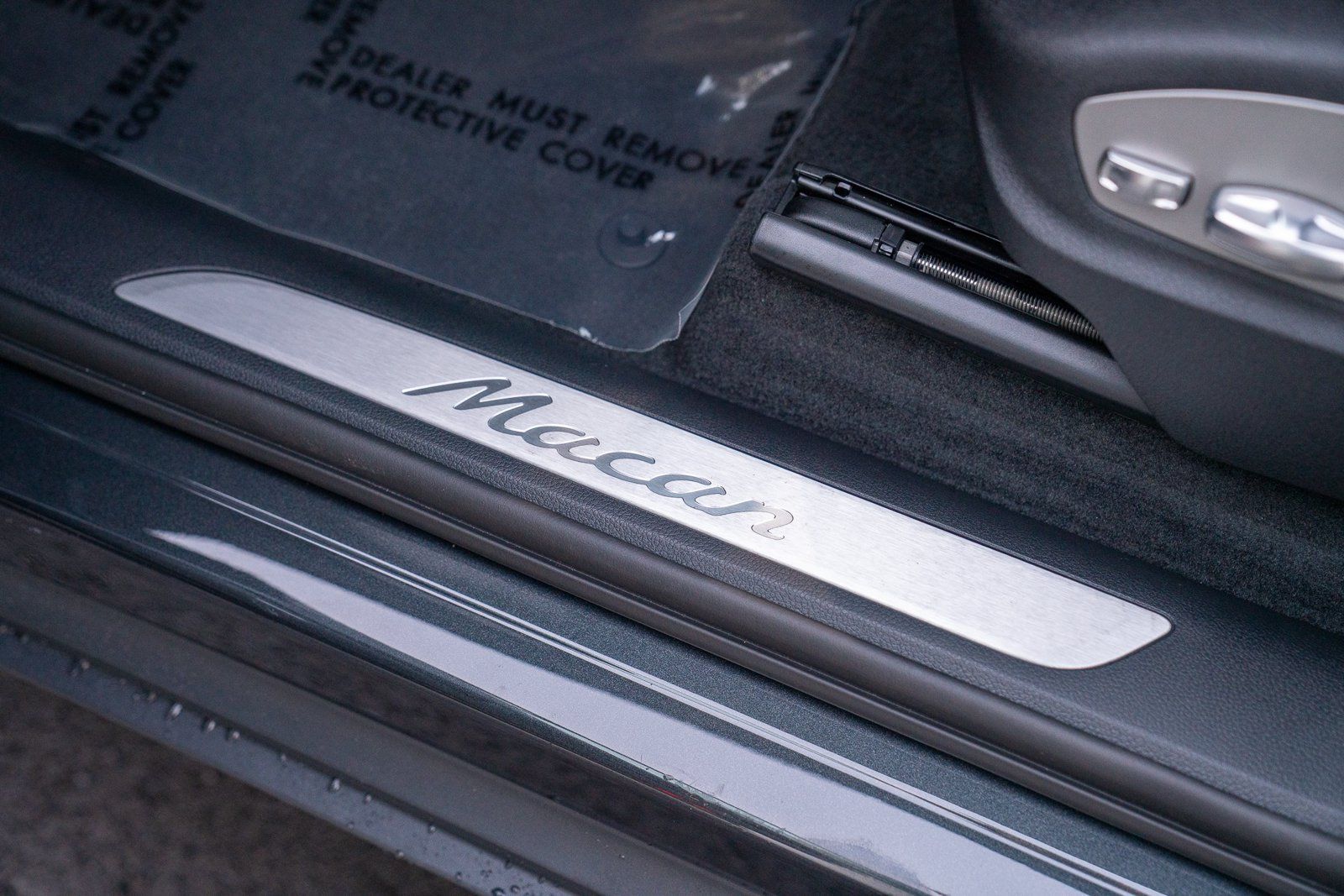 Certified 2026 Porsche Macan AWD/4WD image 12