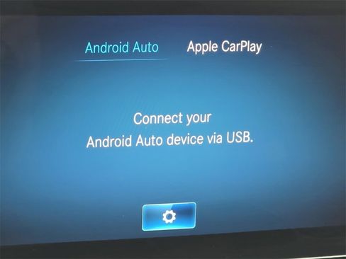 Used 2023 Mercedes-Benz GLB 250 4MATIC w/ Premium Package image 3