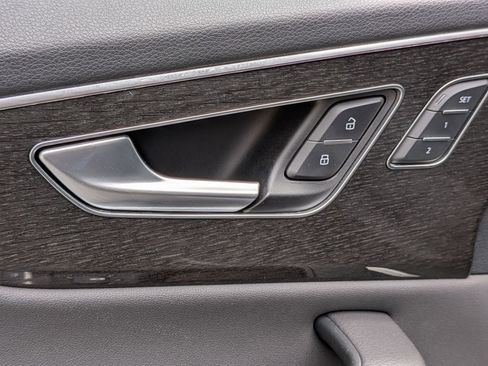 Used 2020 Audi Q8 Premium Plus image 13