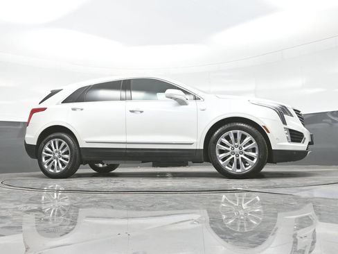 Used 2017 Cadillac XT5 Platinum w/ Driver Assist Package AWD/4WD image 25