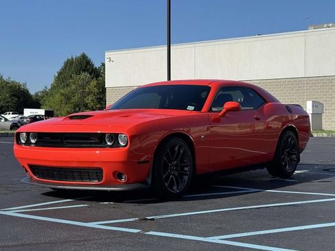 Used 2022 Dodge Challenger R/T Scat Pack w/ Driver Convenience Group RWD image 2