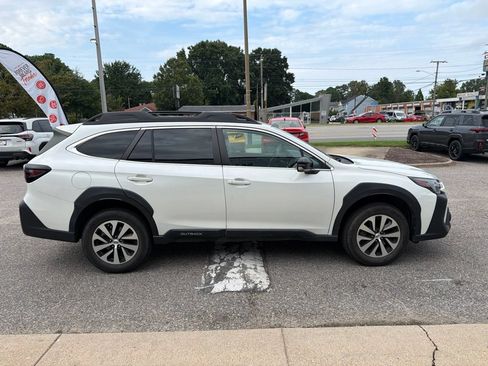 Used 2024 Subaru Outback Premium AWD/4WD image 6