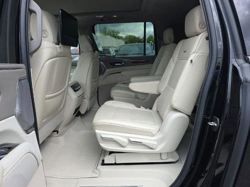 Used 2022 Cadillac Escalade ESV Premium Luxury Platinum AWD/4WD image 17