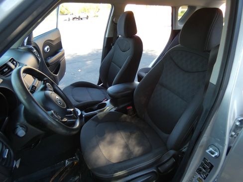 Used 2018 Kia Soul image 49