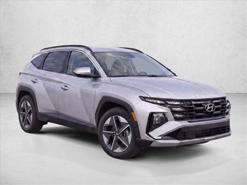 Used 2025 Hyundai Tucson SEL FWD image 3