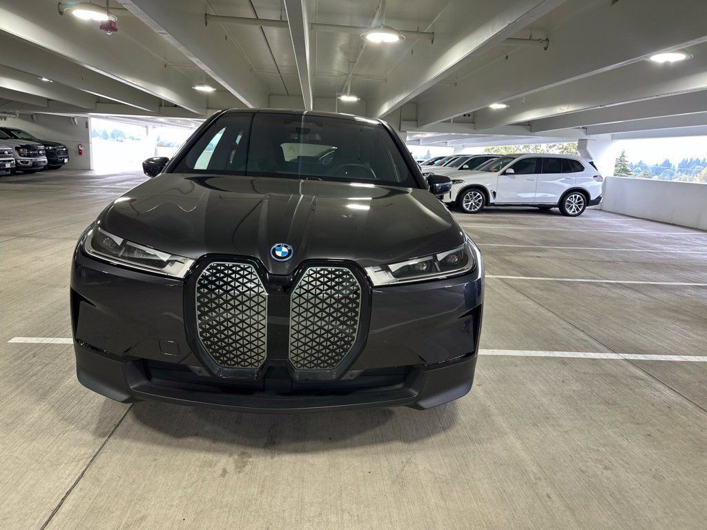Used 2024 BMW iX xDrive50 w/ Premium Package AWD/4WD image 1